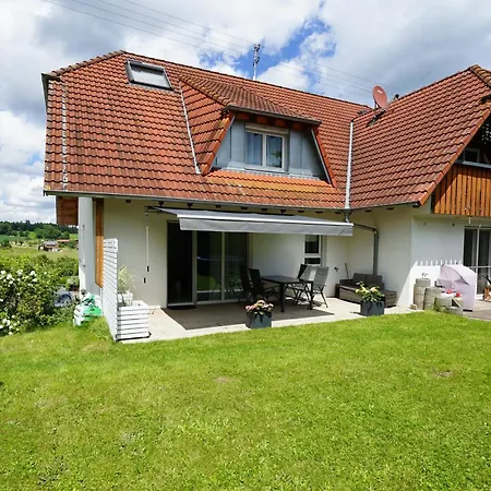 公寓 Mit Gemuetlicher Terrasse Im Nordschwarzwald